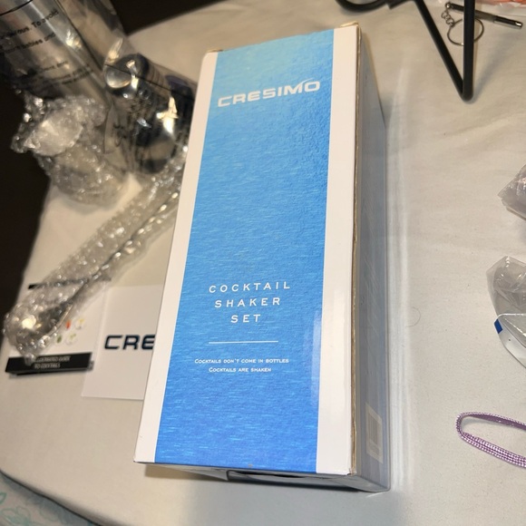 Cresimo 24 Oz. Stainless Steel Cocktail Shaker w/built-in strainer 3 Pce Set New - Picture 13 of 16